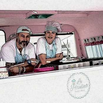 Kiko y María José en su food truck.